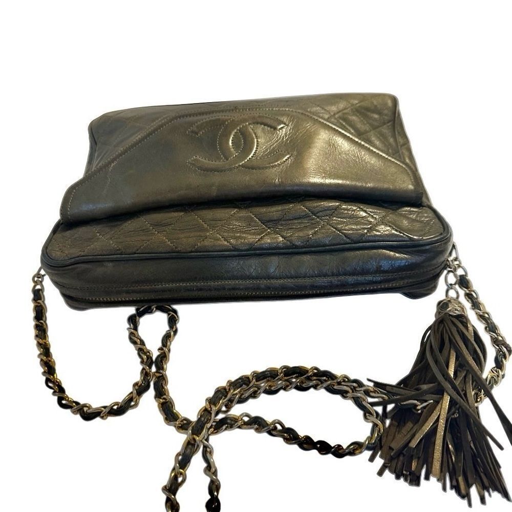 Chanel olive green leather crossbody bag with Tassel Accents - Picture 8 of 16